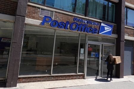 A person enters a Post Office in New York May 2022.(SRN NEWS/REUTERS/Andrew Kelly)
